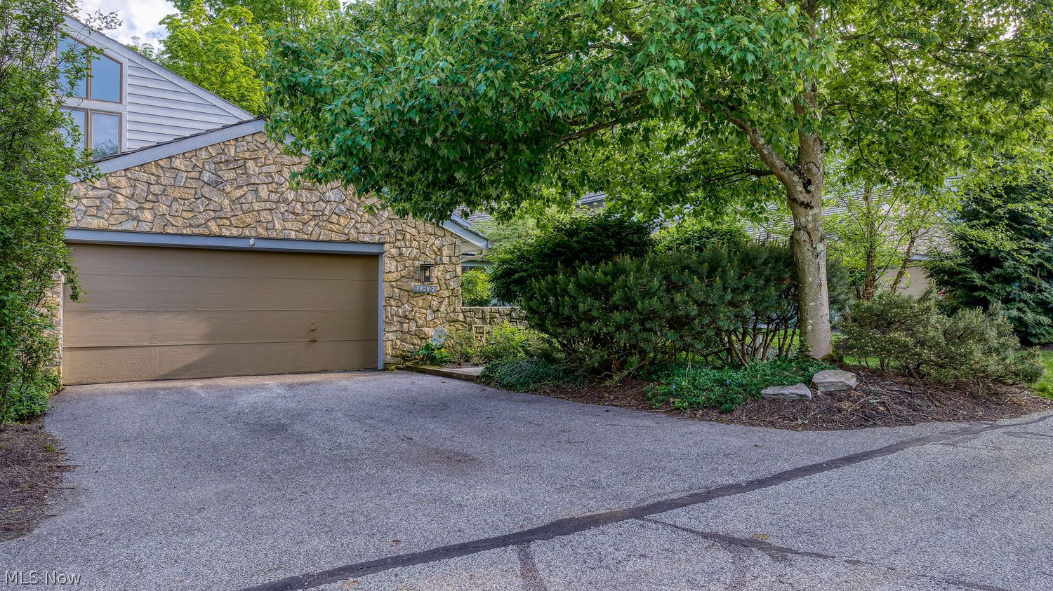 3925-2 Hickory Nut Trail Chagrin Falls OH 44022