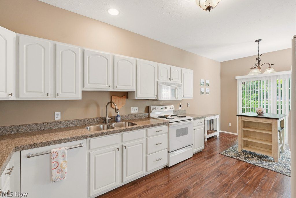 581 Azalea Circle Northfield OH 44067