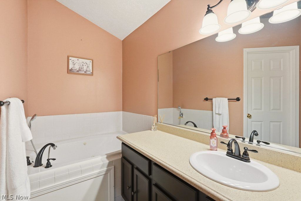 581 Azalea Circle Northfield OH 44067