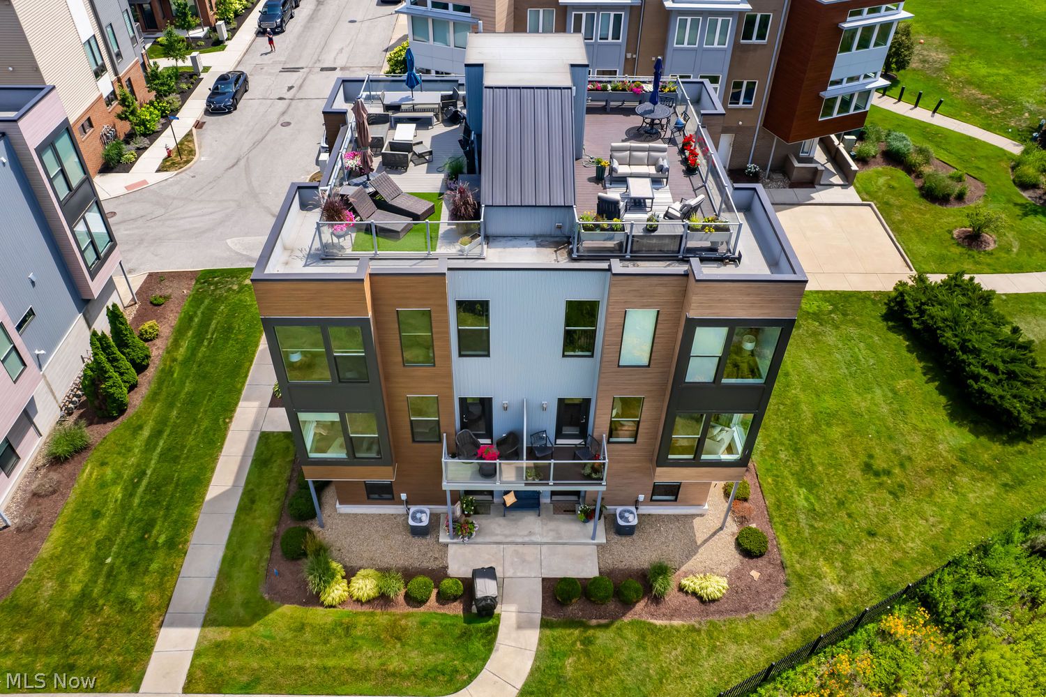 1218 W 74th Street Cleveland OH 44102