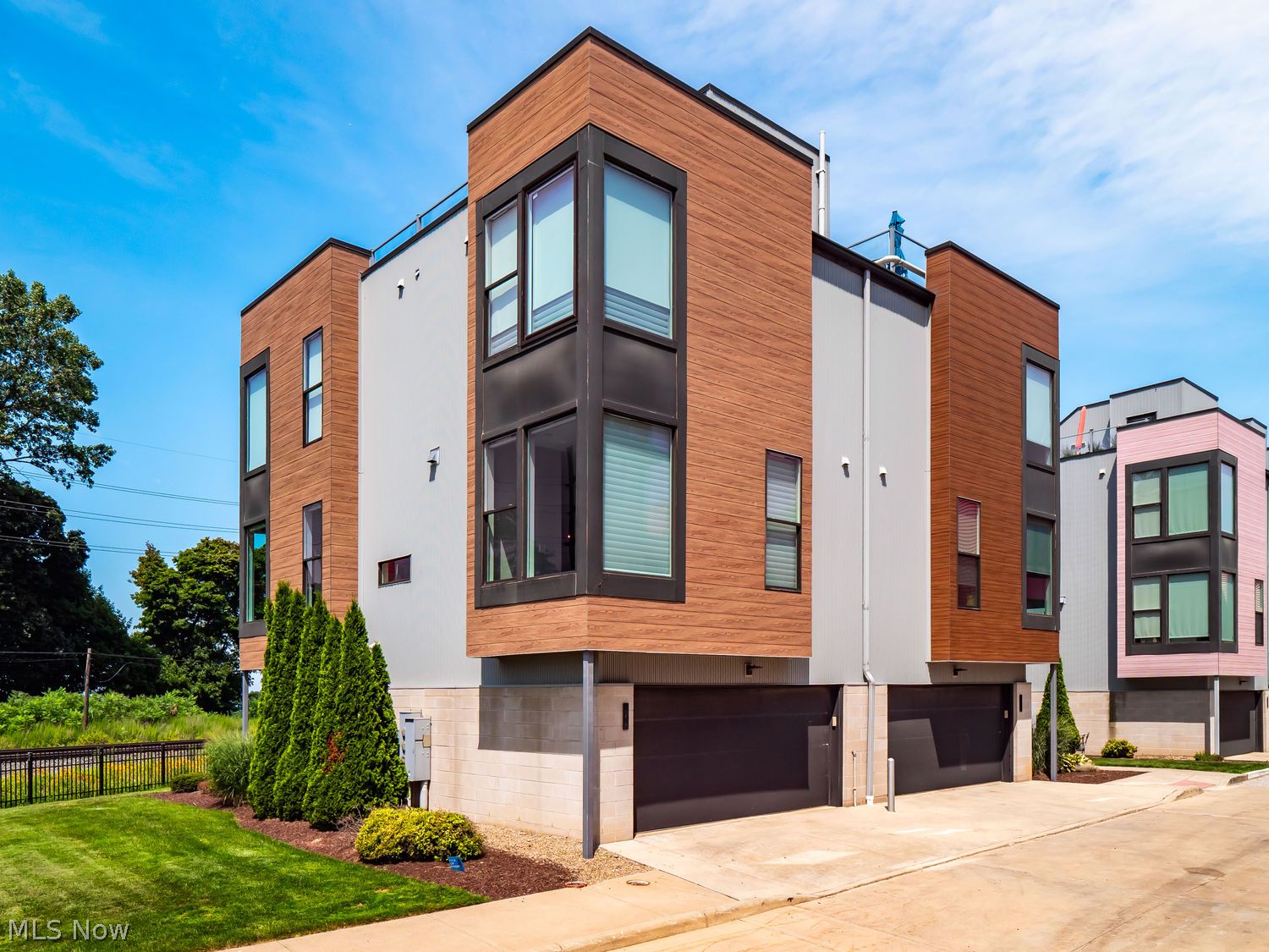 1218 W 74th Street Cleveland OH 44102
