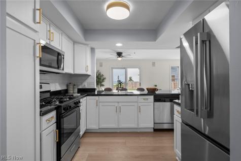 35 Sunset Cove Circle Eastlake OH 44095