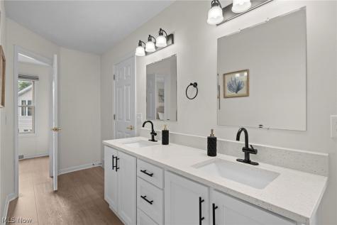 35 Sunset Cove Circle Eastlake OH 44095