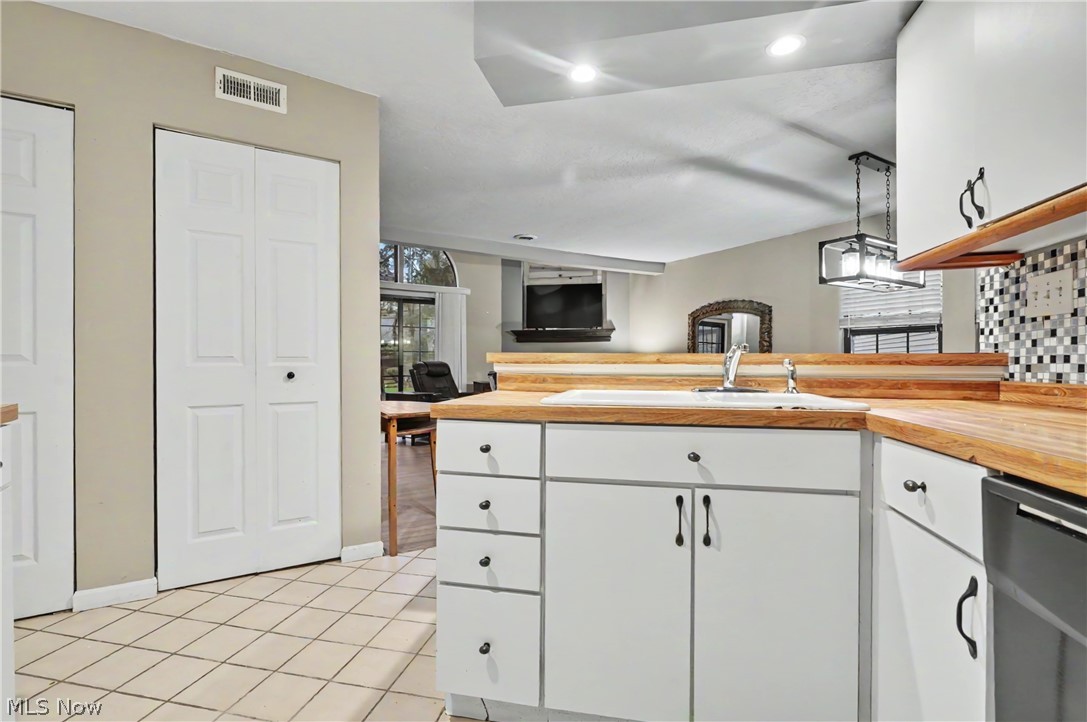 1323 Red Tail Hawk Court Youngstown OH 44512