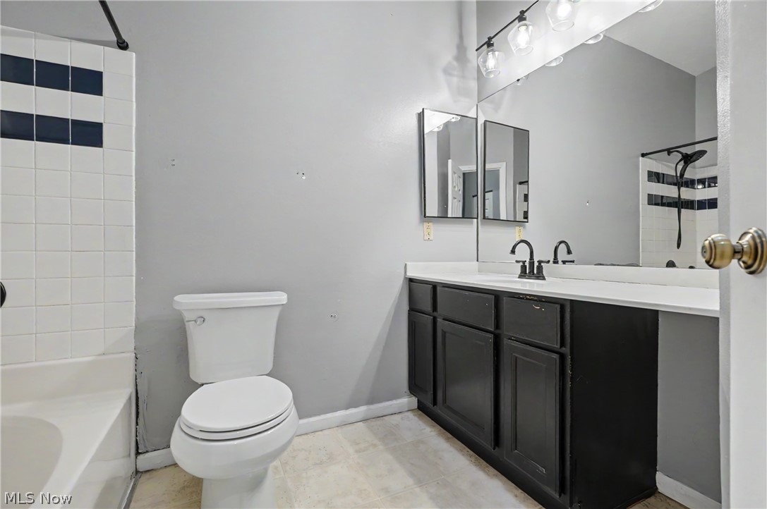 1323 Red Tail Hawk Court Youngstown OH 44512