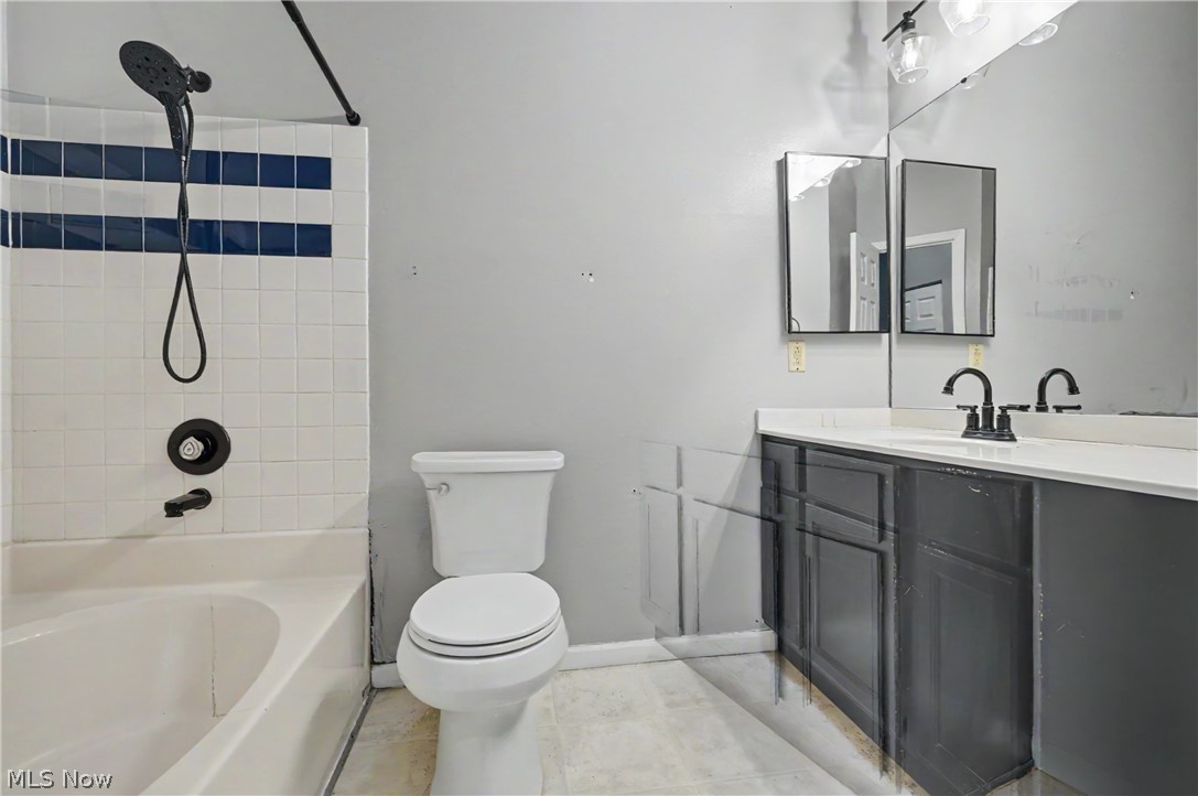 1323 Red Tail Hawk Court Youngstown OH 44512