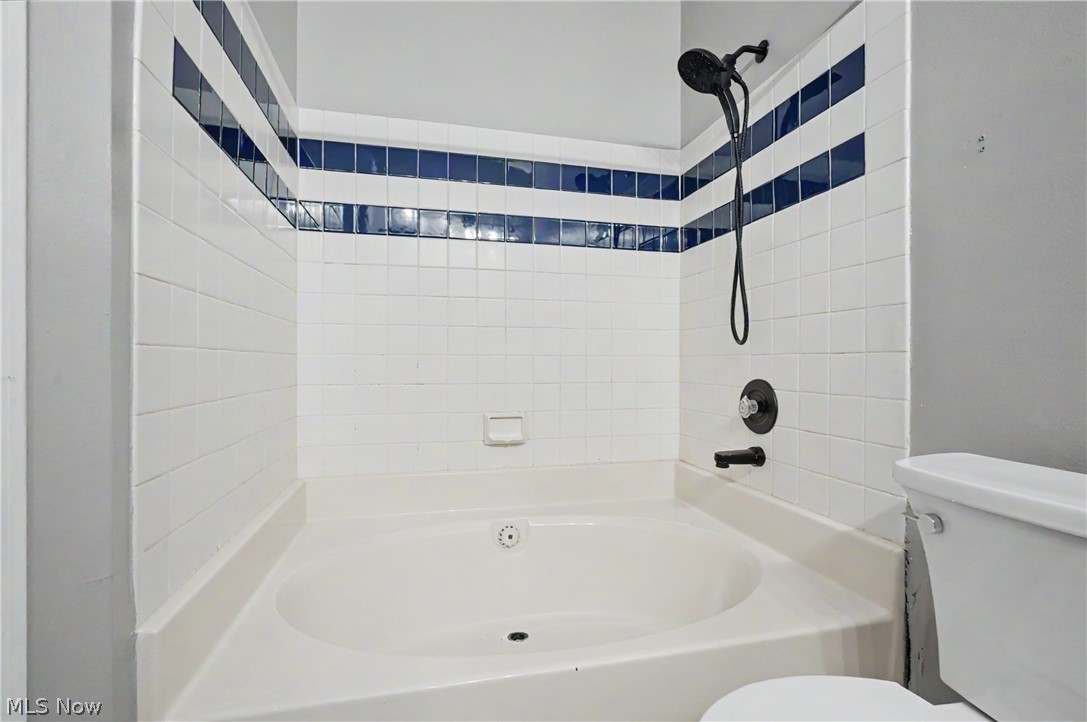 1323 Red Tail Hawk Court Youngstown OH 44512