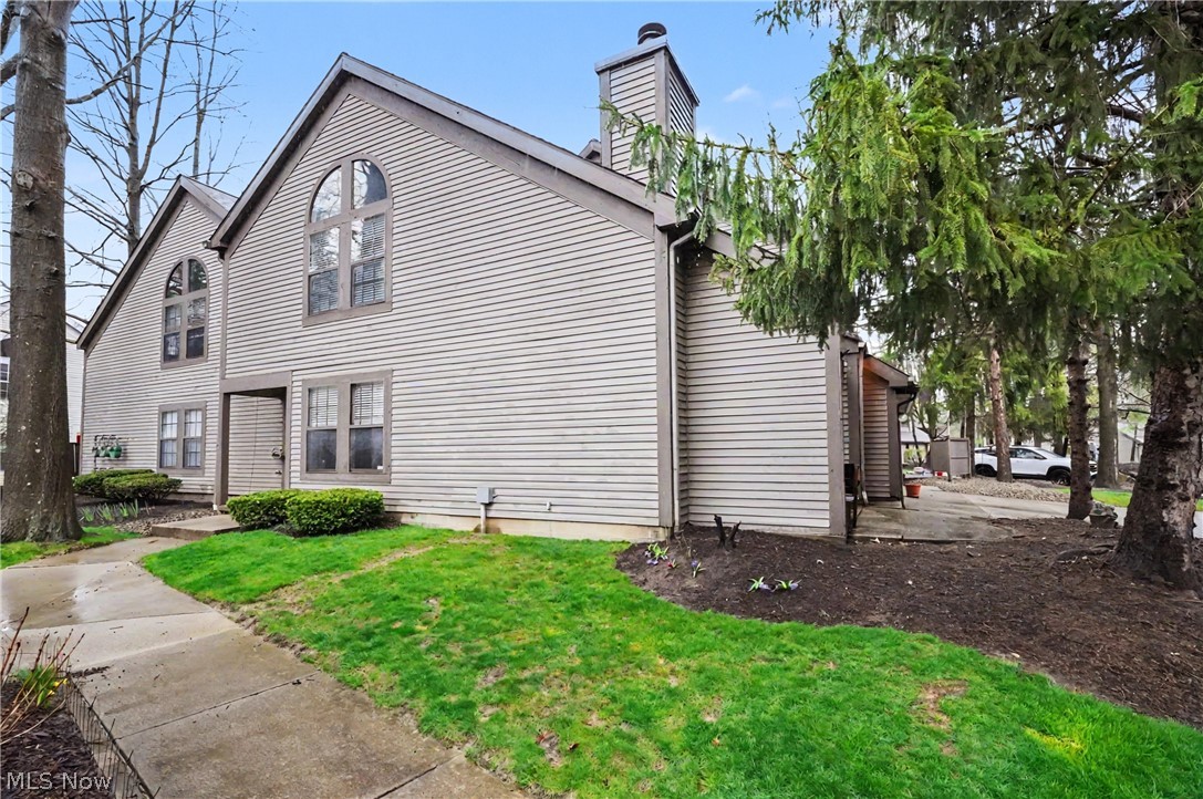 1323 Red Tail Hawk Court Youngstown OH 44512
