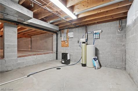 3196 Mariners Island Drive NW Canton OH 44708