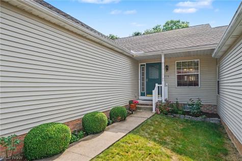 3196 Mariners Island Drive NW Canton OH 44708