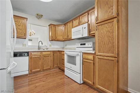 3196 Mariners Island Drive NW Canton OH 44708
