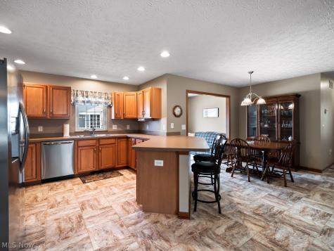 112 Newport Court Elyria OH 44035