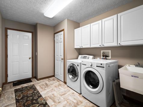 112 Newport Court Elyria OH 44035
