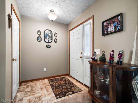 112 Newport Court Elyria OH 44035