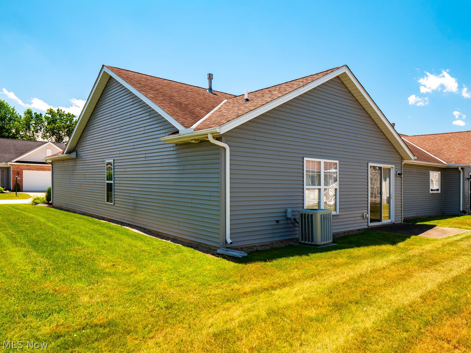 112 Newport Court Elyria OH 44035
