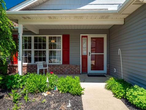 112 Newport Court Elyria OH 44035