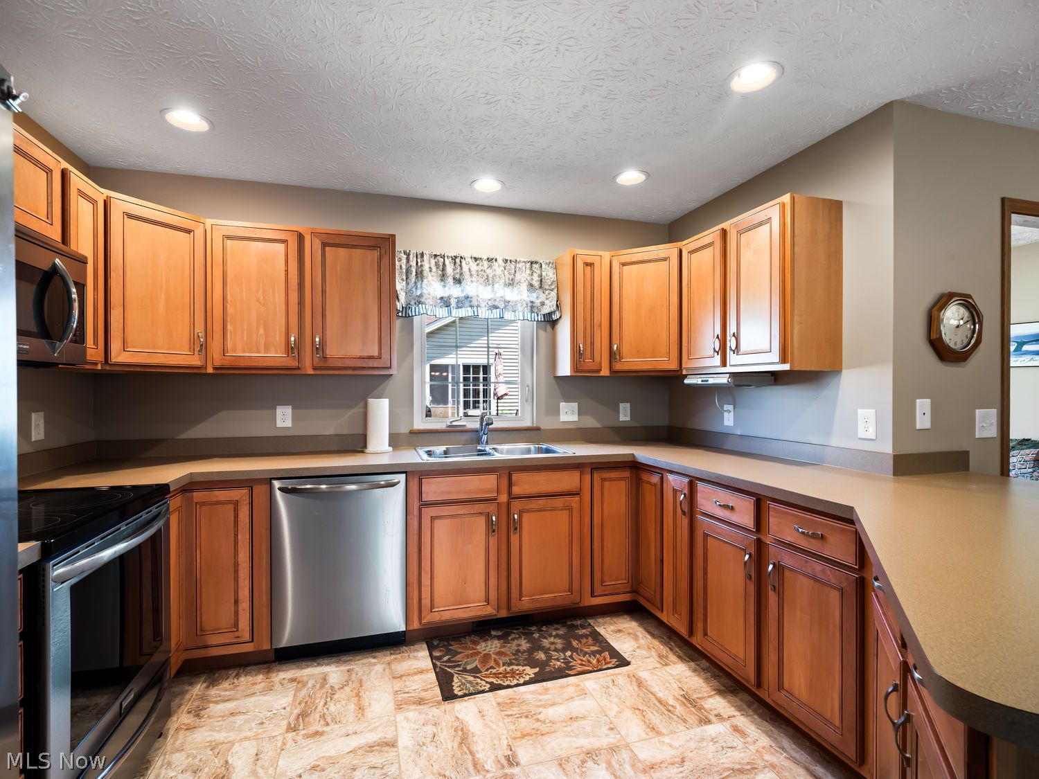112 Newport Court Elyria OH 44035