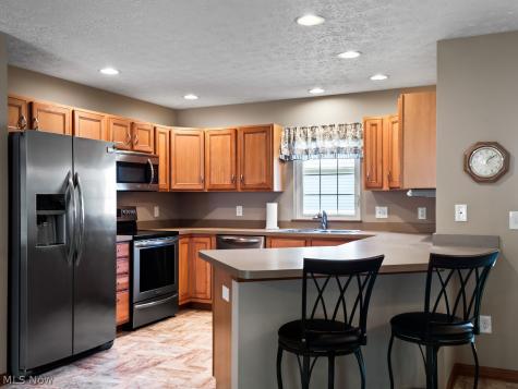 112 Newport Court Elyria OH 44035