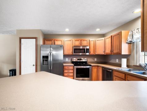 112 Newport Court Elyria OH 44035