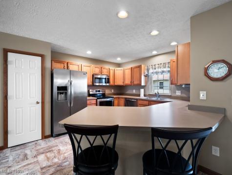 112 Newport Court Elyria OH 44035