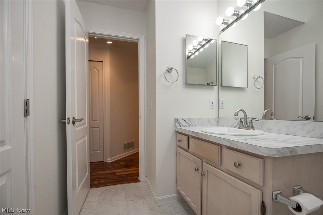 390 Vista Lane Aurora OH 44202