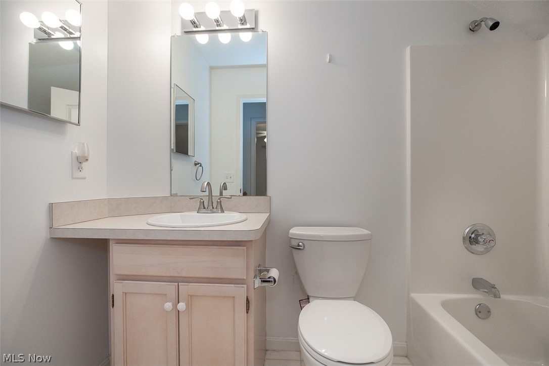 390 Vista Lane Aurora OH 44202