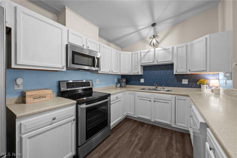 2469 Waterford Pointe Drive Kent OH 44240