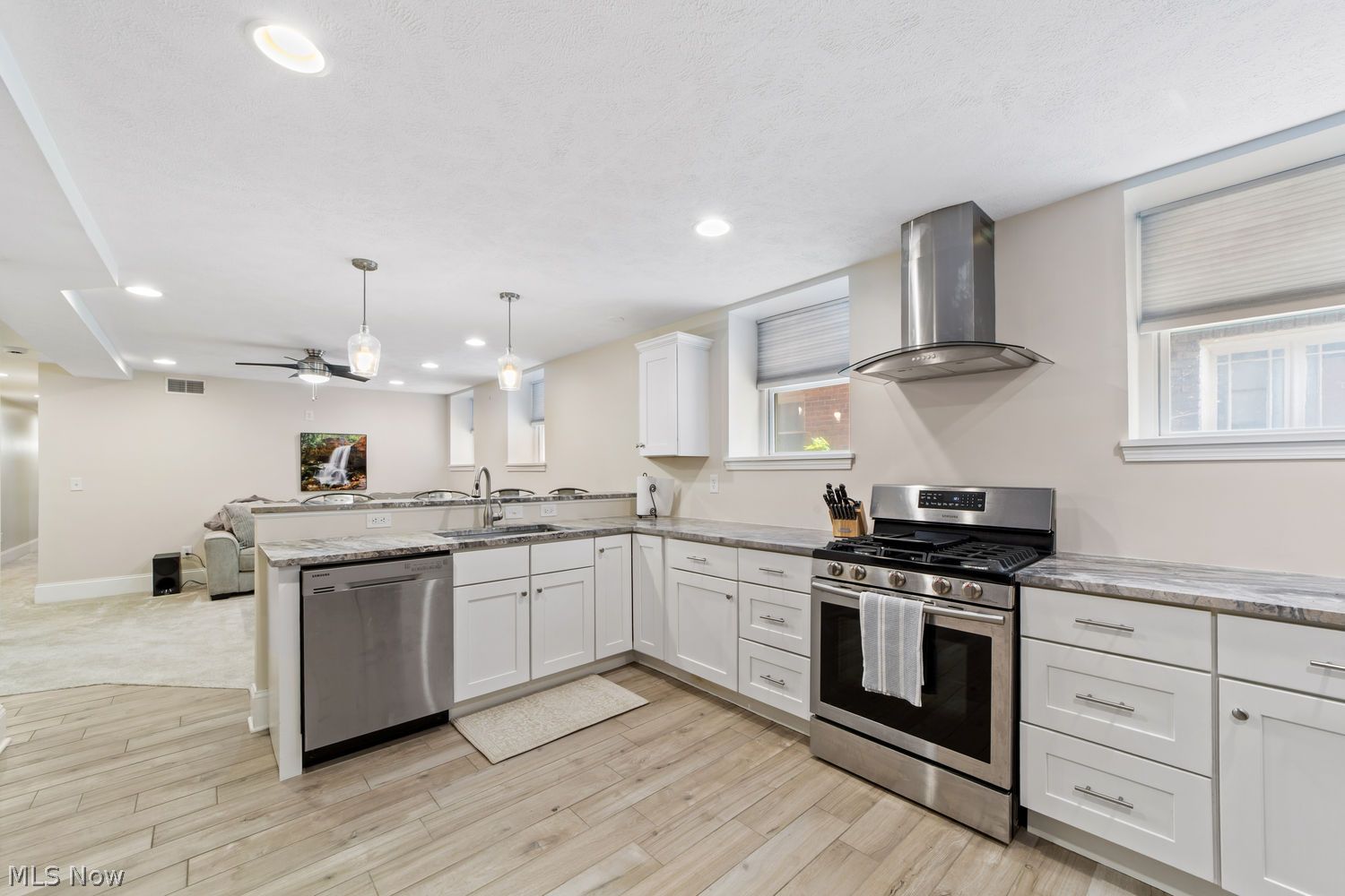 12966 Clifton Boulevard Lakewood OH 44107