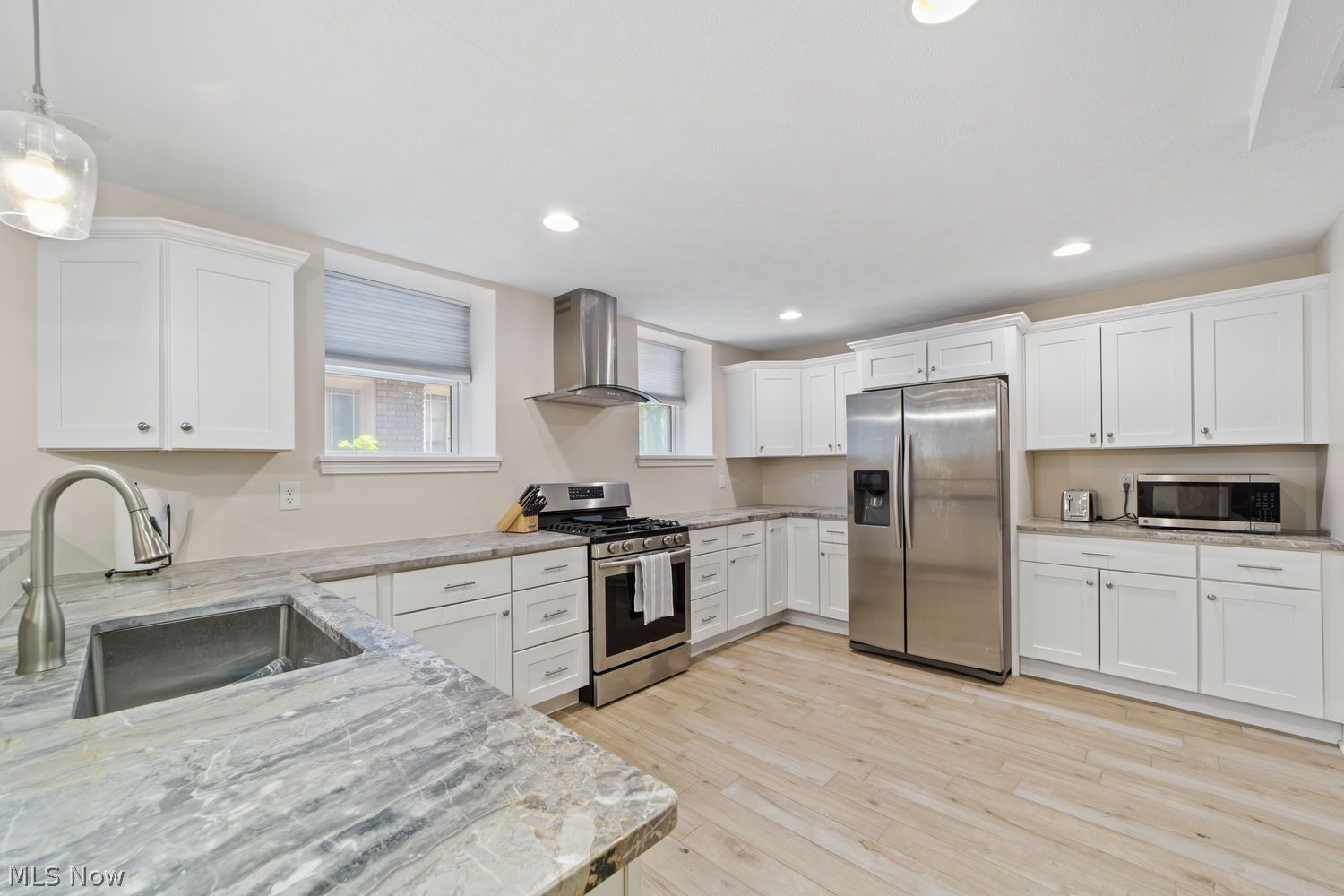 12966 Clifton Boulevard Lakewood OH 44107