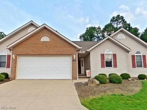1437 Waters Edge Drive Akron OH 44313