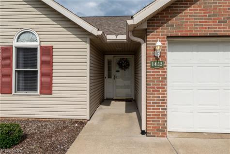 1432 Waters Edge Drive Akron OH 44313