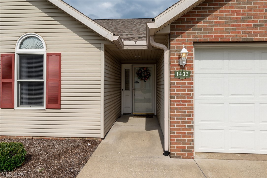 1432 Waters Edge Drive Akron OH 44313