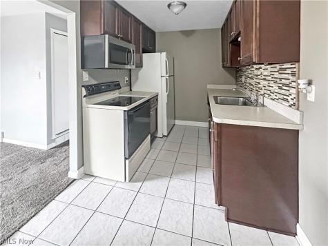 9640 Cove Drive North Royalton OH 44133