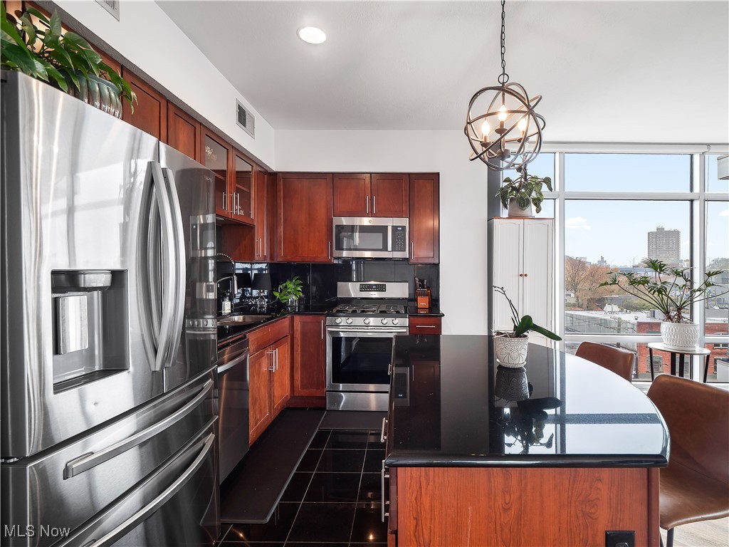 1237 Washington Avenue Cleveland OH 44113