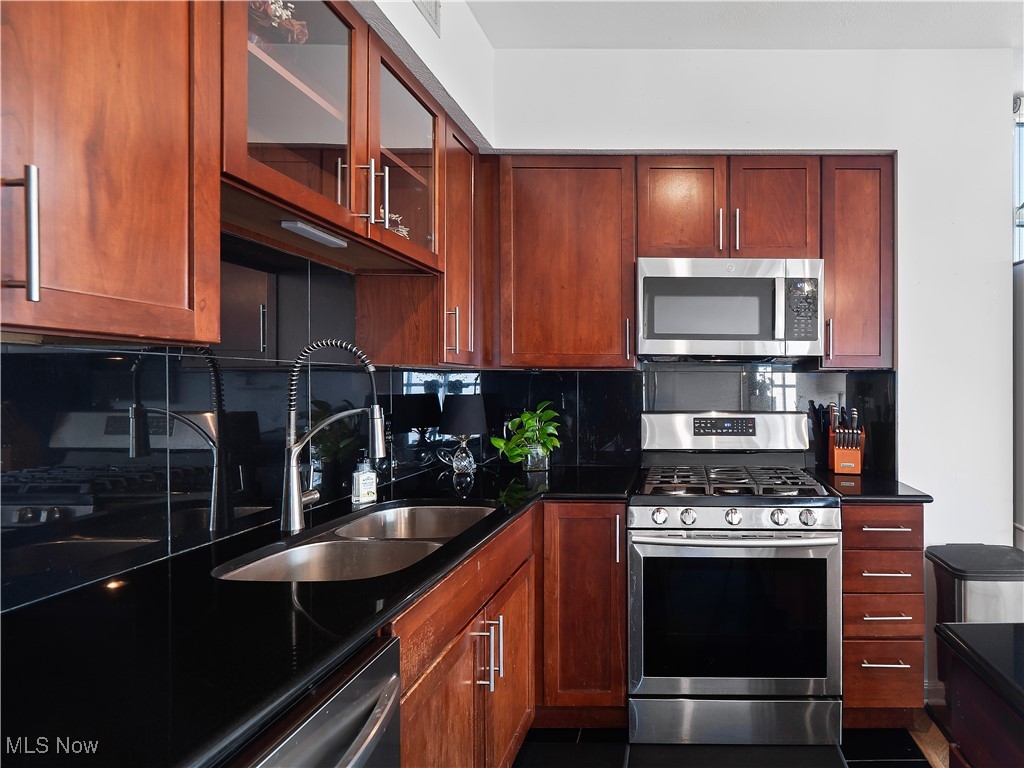 1237 Washington Avenue Cleveland OH 44113