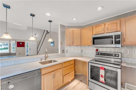 16090 Yarmouth Oval Middleburg Heights OH 44130