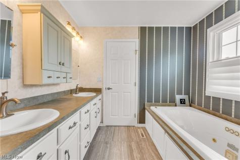 16090 Yarmouth Oval Middleburg Heights OH 44130