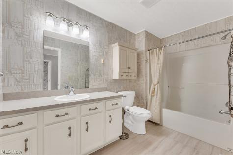 16090 Yarmouth Oval Middleburg Heights OH 44130