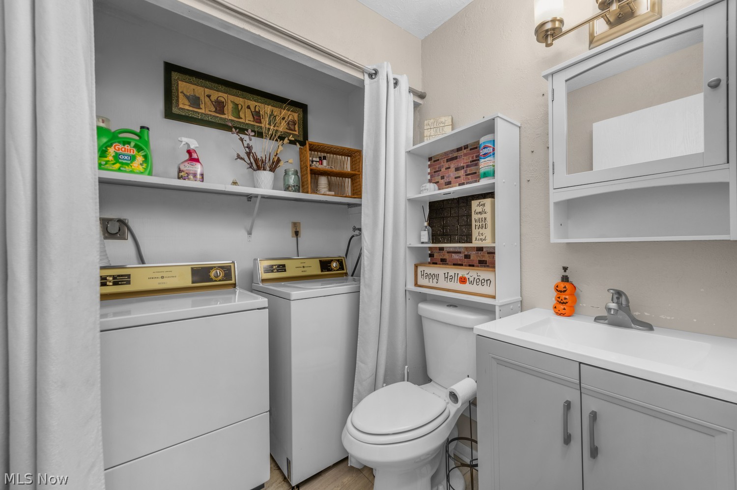 1930 King James Parkway Westlake OH 44145
