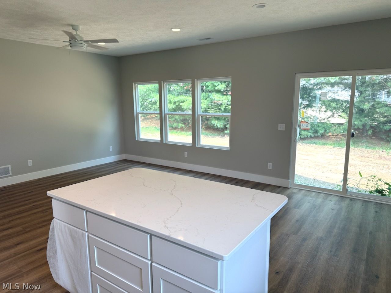 1972 Pleasure Court Louisville OH 44641