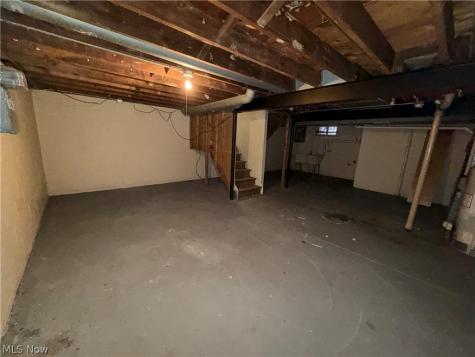 9404 Mount Auburn Avenue Cleveland OH 44104
