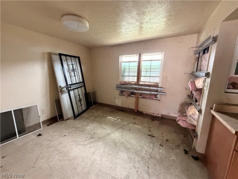 9404 Mount Auburn Avenue Cleveland OH 44104