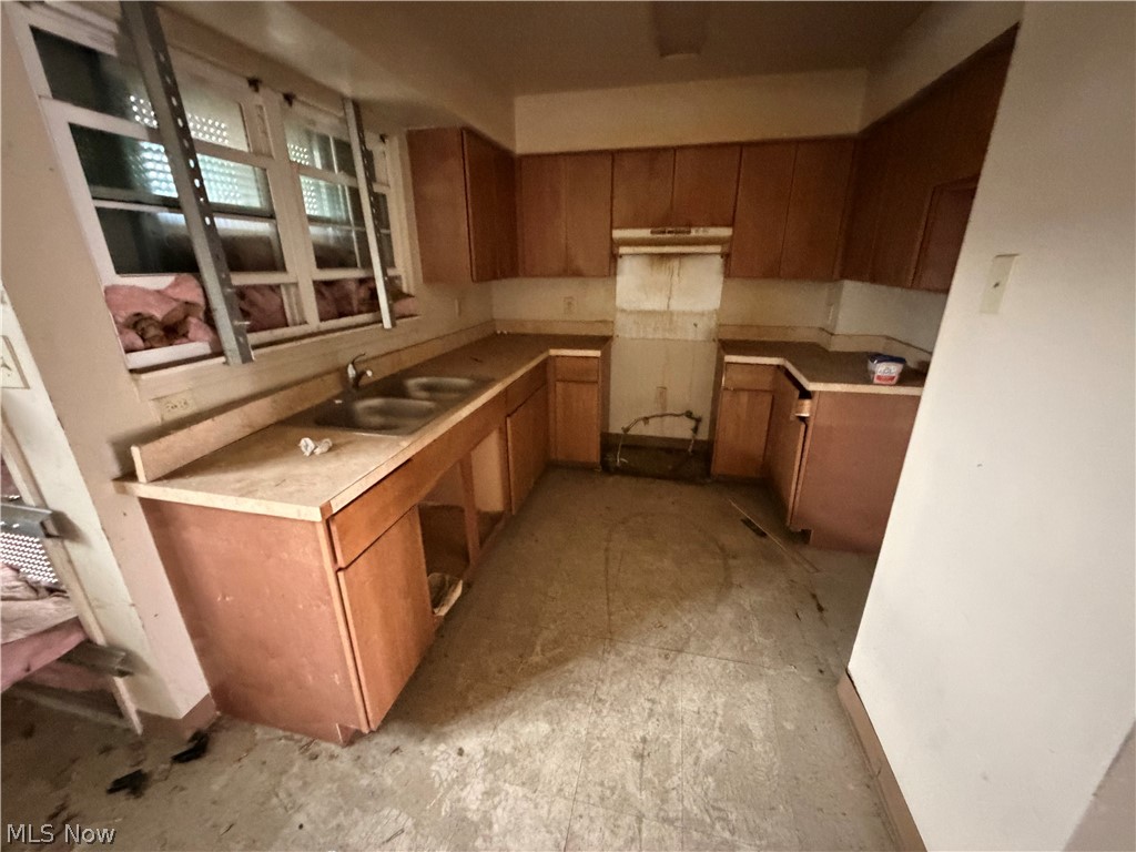 9404 Mount Auburn Avenue Cleveland OH 44104