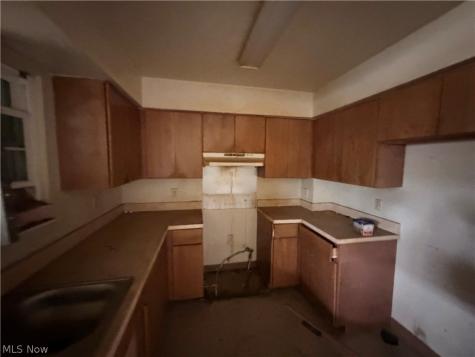 9404 Mount Auburn Avenue Cleveland OH 44104
