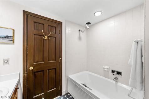 5200 Three Village Drive Lyndhurst OH 44124