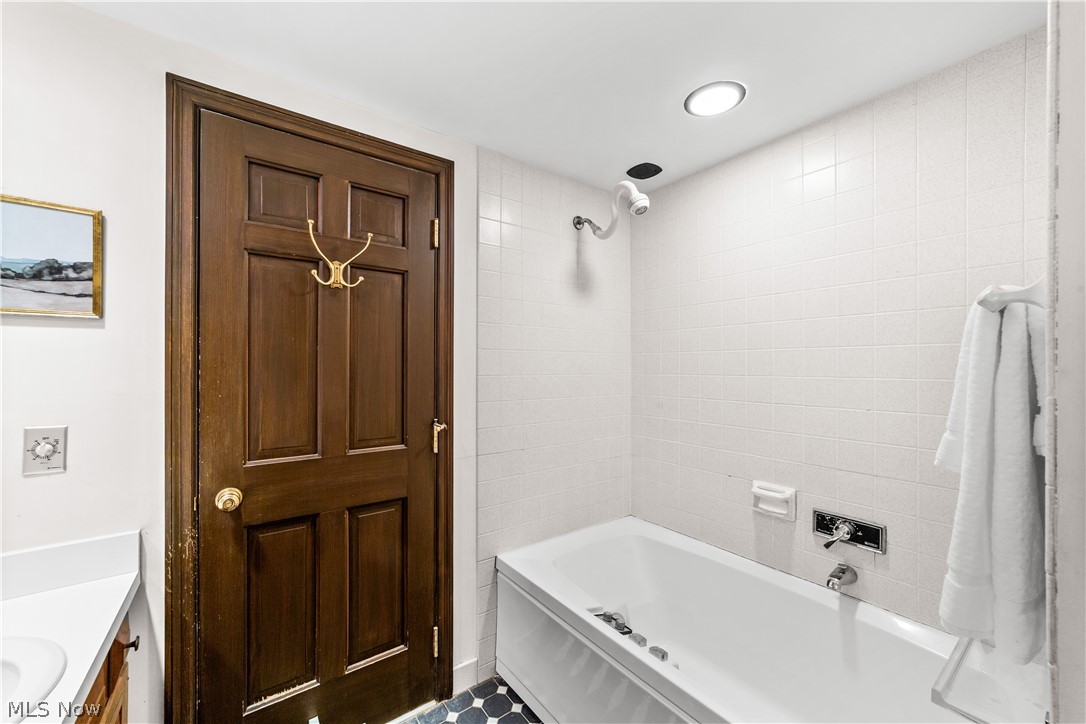 5200 Three Village Drive Lyndhurst OH 44124