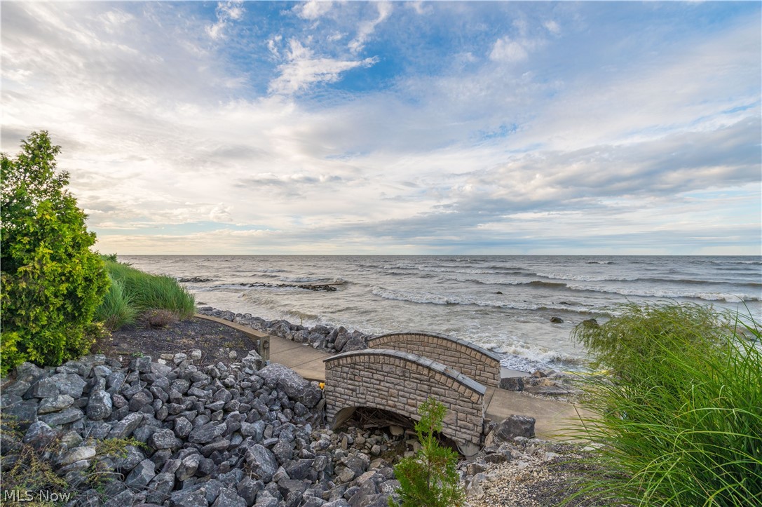 2785 Whispering Shores Drive Vermilion OH 44089