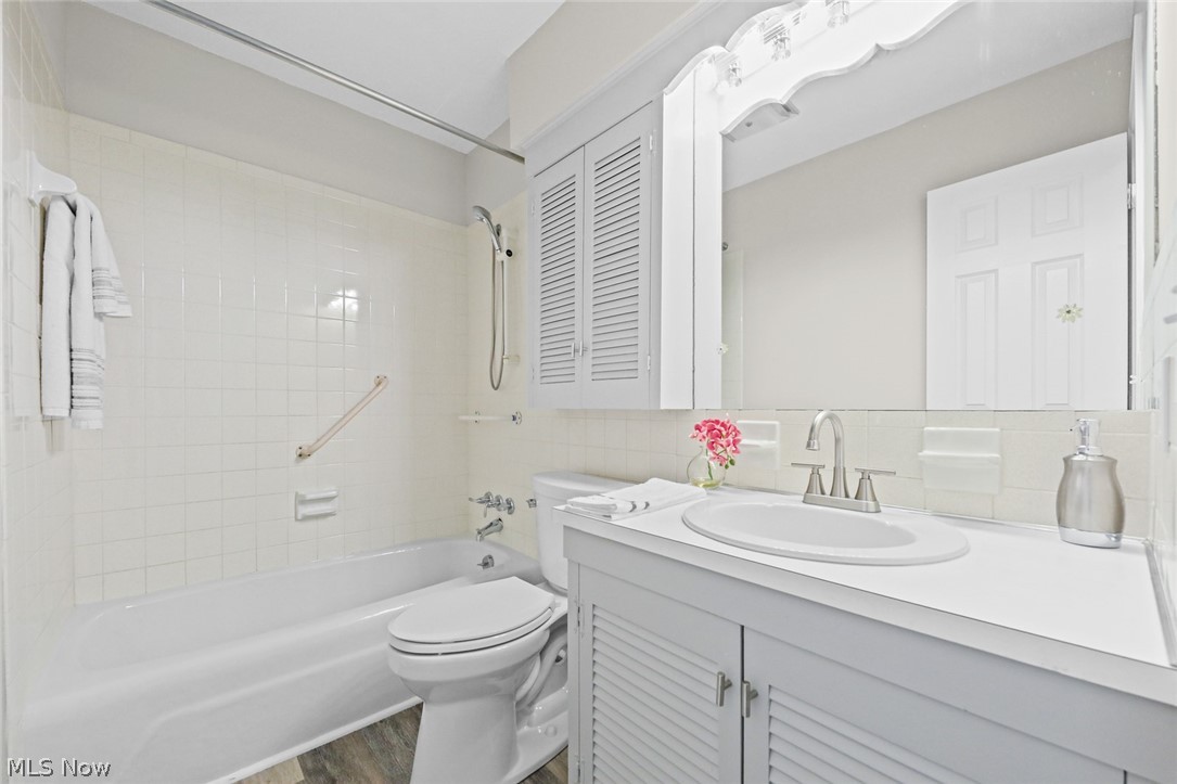 8579 Tanglewood Trail Chagrin Falls OH 44023