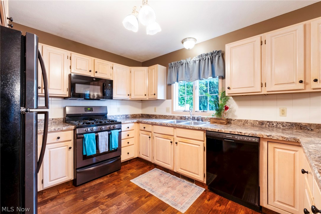 22 Fieldstone Poland OH 44514