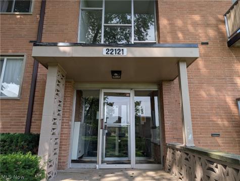 22121 River Oaks Rocky River OH 44116